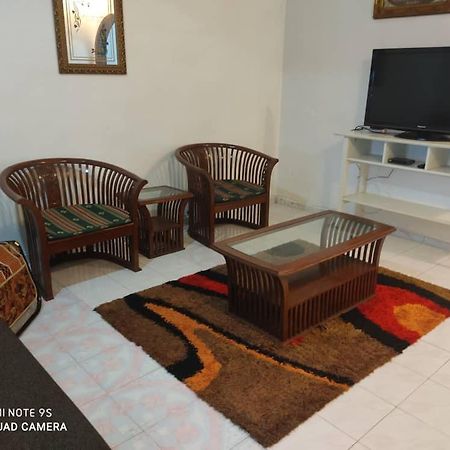 R&R Homestay Simpang Renggam エクステリア 写真