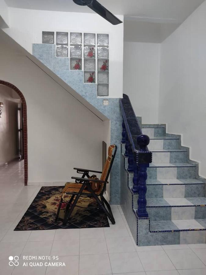 R&R Homestay Simpang Renggam エクステリア 写真