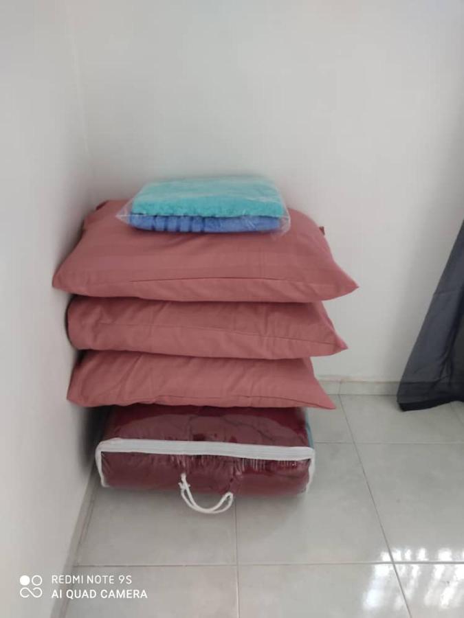 R&R Homestay Simpang Renggam エクステリア 写真