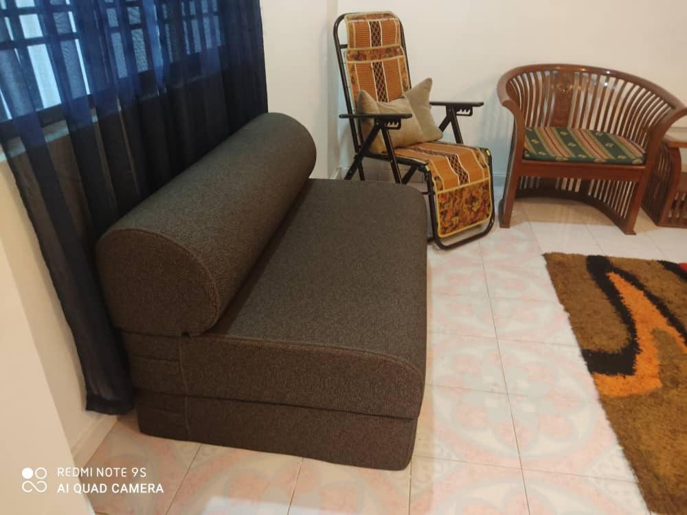 R&R Homestay Simpang Renggam エクステリア 写真