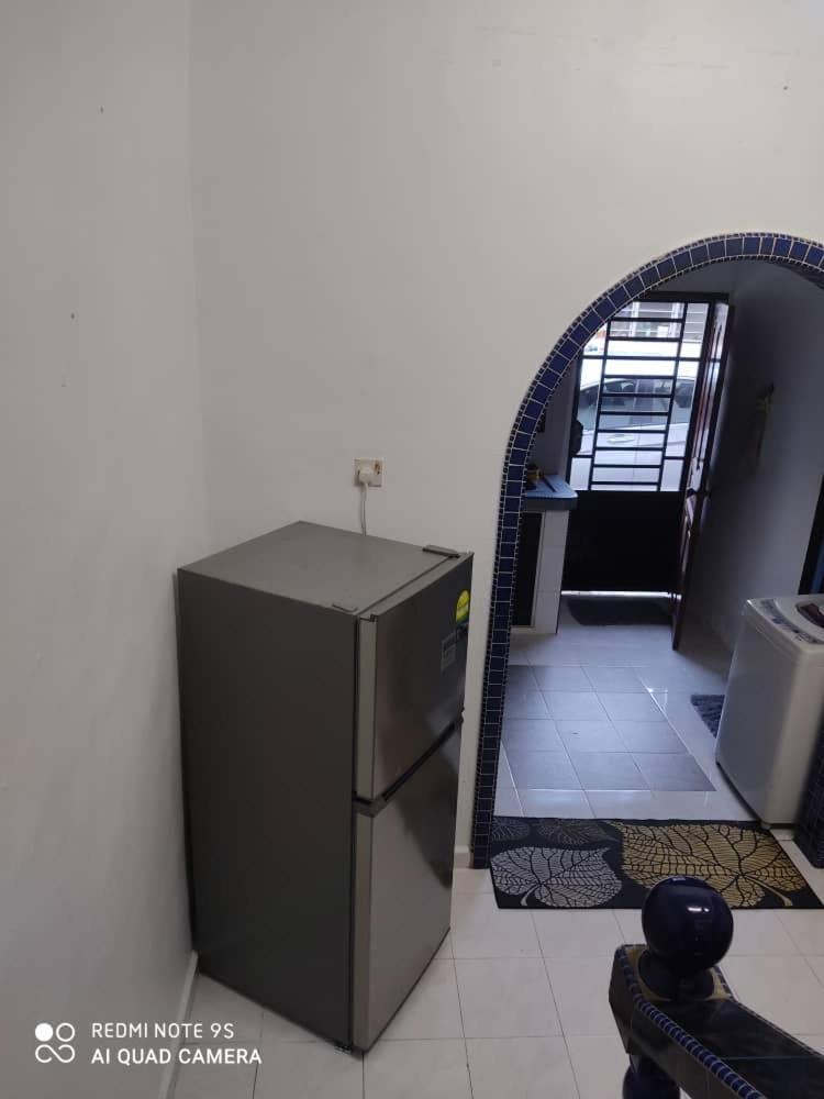 R&R Homestay Simpang Renggam エクステリア 写真